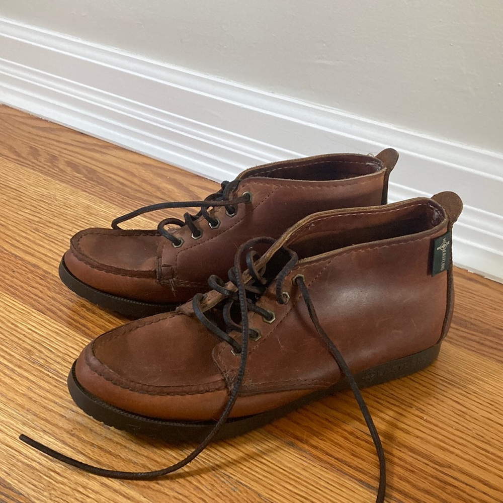 Women’s vintage leather Eastland lace up boots